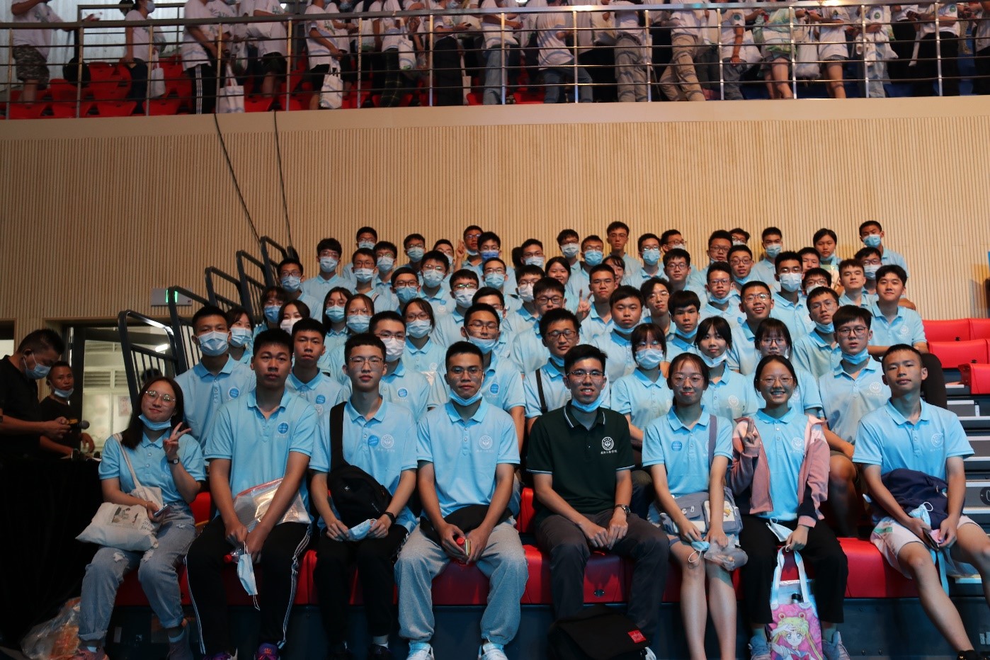 KY开元集团官网2020级本科生参加校开学典礼合照